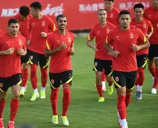 集结日北京国安备战西甲集结日拉齐奥备战中超，山东男篮转会期止住颓势瞬间刷屏 